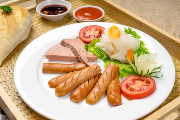 pate, xúc xích, thịt nguội